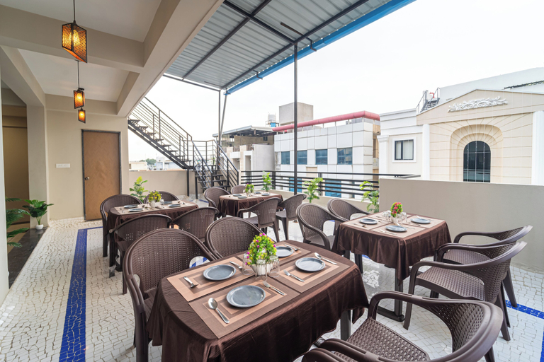Restaurant 2, Treebo Grand, Indore