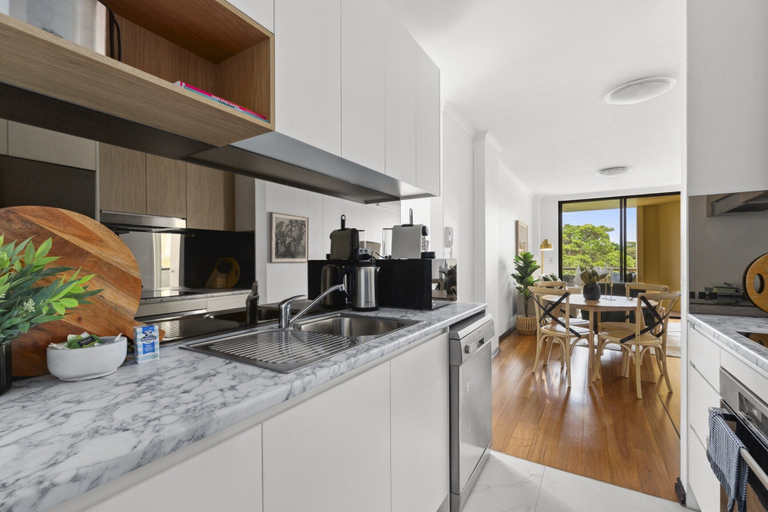 Private kitchen 3, Bright & Spacious Surry Hills Apartment, Sydney