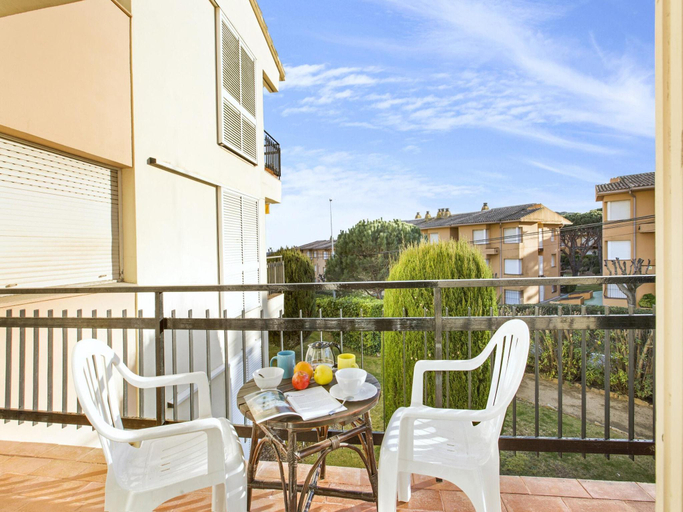 3, Apartment in Spain Near Sandy Beach, Girona