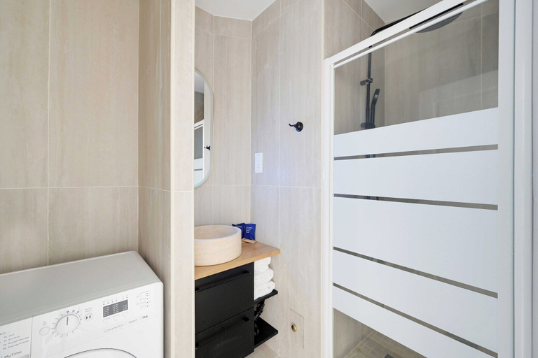 Bathroom 2, Superb apt A/C - 2br/6p - St Germain-des-pres, Paris