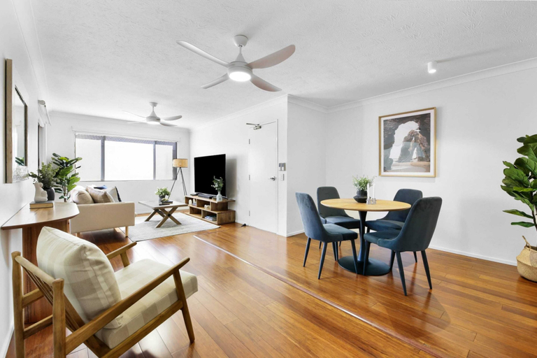 Living area, Coastal 2-bed With Balcony, 200m From Beach, Gold Coast