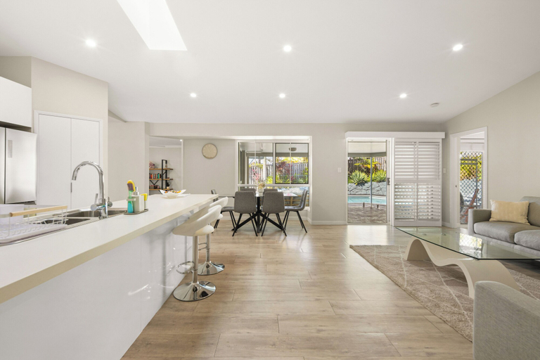 Private kitchen 4, Spacious Family Home Wifi and Salt Pool, Gold Coast