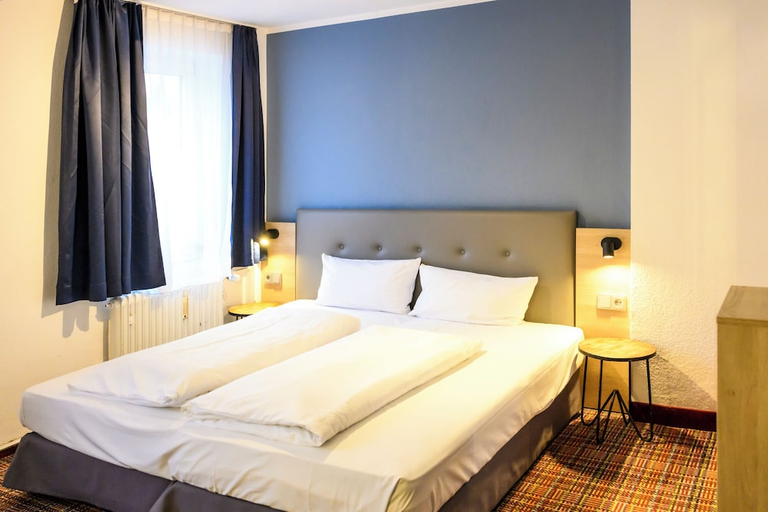 Bedroom 5, Hotel Ambassador Essen, Essen