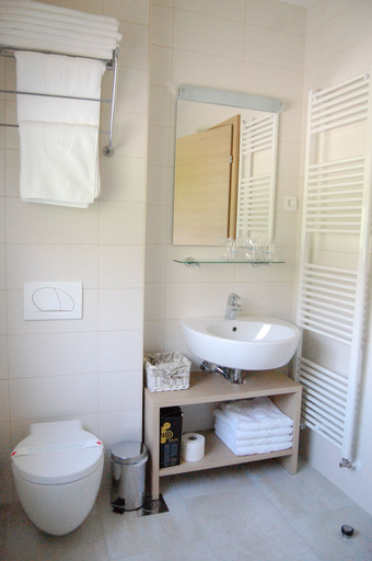 Bathroom 4, Hotel Mangart, Bovec