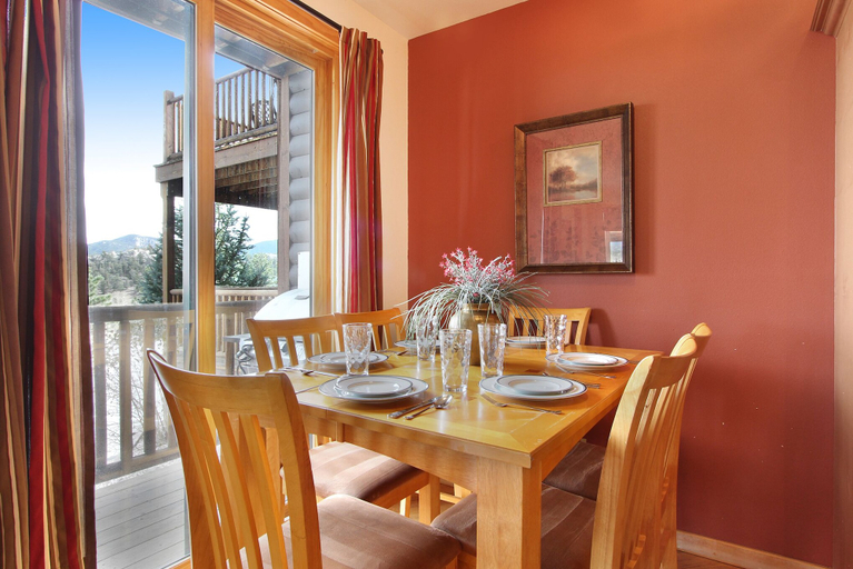 In-room dining, Chiefs Head Peak 21b 2 Bedroom Condo by RedAwning, Larimer