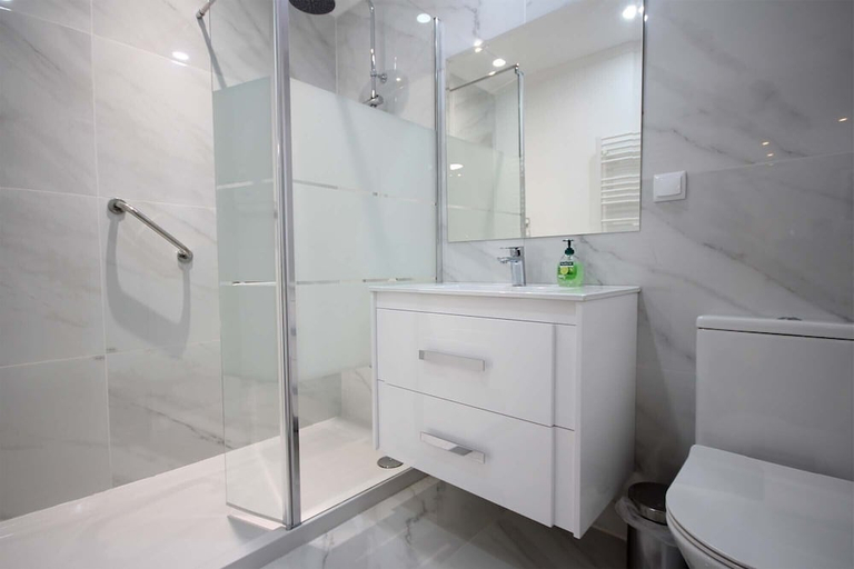 Bathroom, Vale Formoso Apartment, Funchal