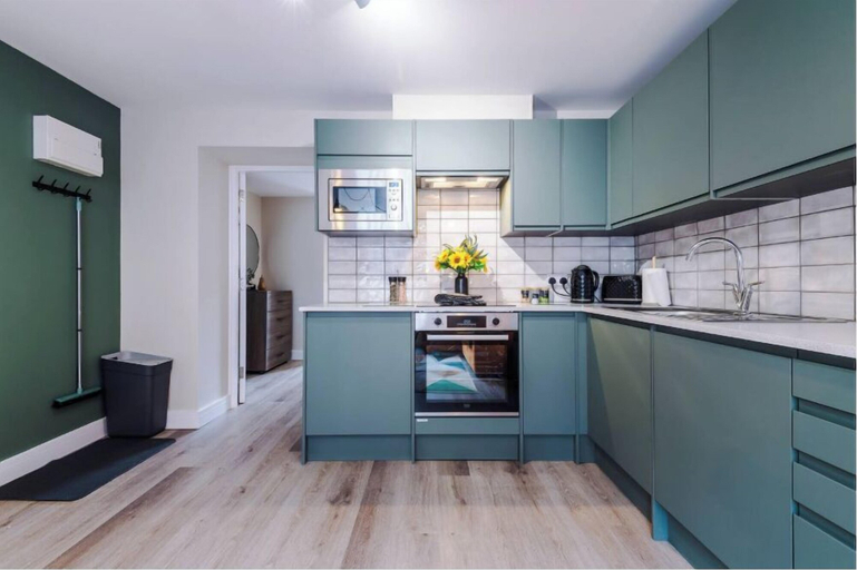 Private kitchen 5, Flat 2 30 Northgate, Cheshire West and Chester