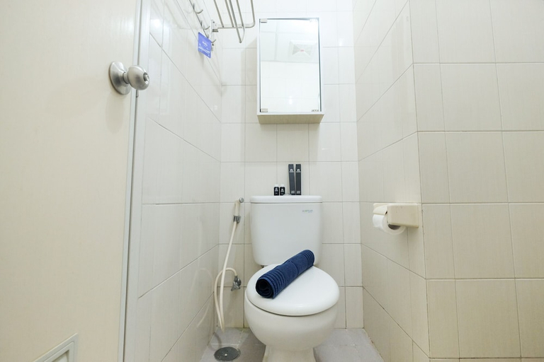 Bathroom 3, Comfortable Studio Apartment Signature Park Grande, East Jakarta