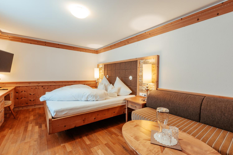 Bedroom 3, Biohotel Schweitzer, Imst