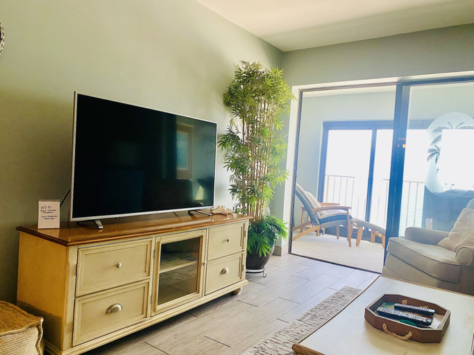 Living area 4, Gulf Tower 8b 2 Bedroom Condo by RedAwning, Baldwin