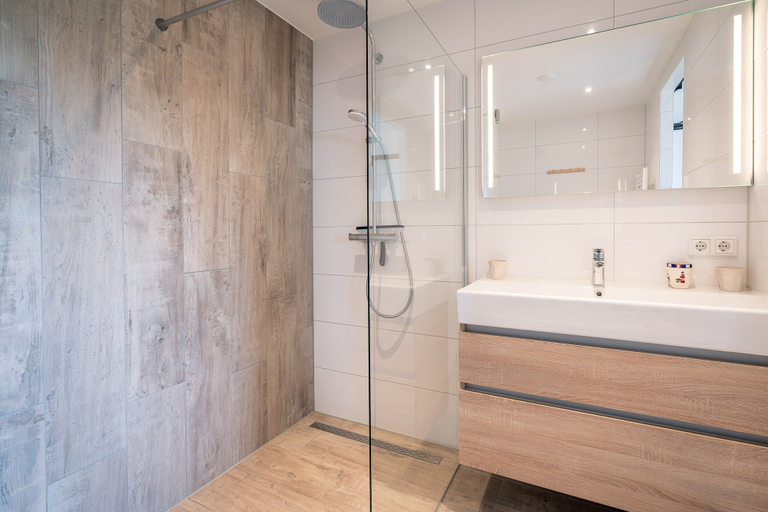 Bathroom 5, 2 Person Apartment With Island View, Texel