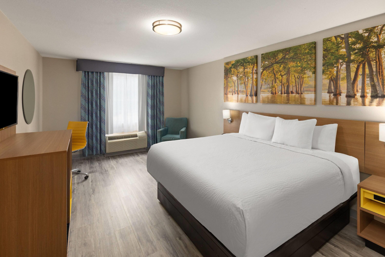Bedroom 3, Days Inn by Wyndham Lincoln, Talladega