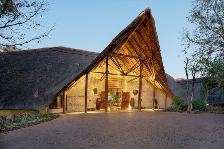 Exterior & Views