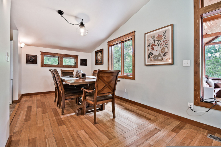 Room 3, Whispering Hollow in Eureka Springs, Carroll