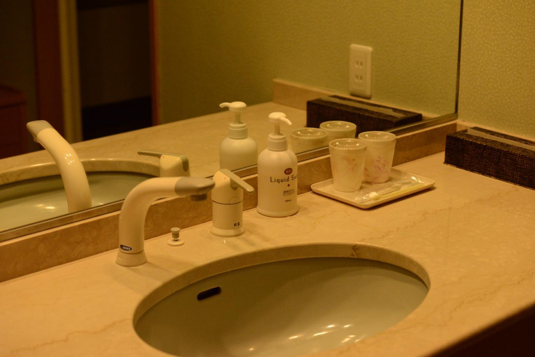 Bathroom 4, Gekkoen Kourokan Hotel, Kobe