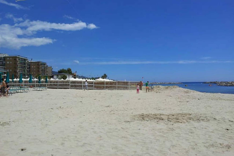 Room 2, Arma di Taggia - 2-bdr Seaview Terrace, Imperia