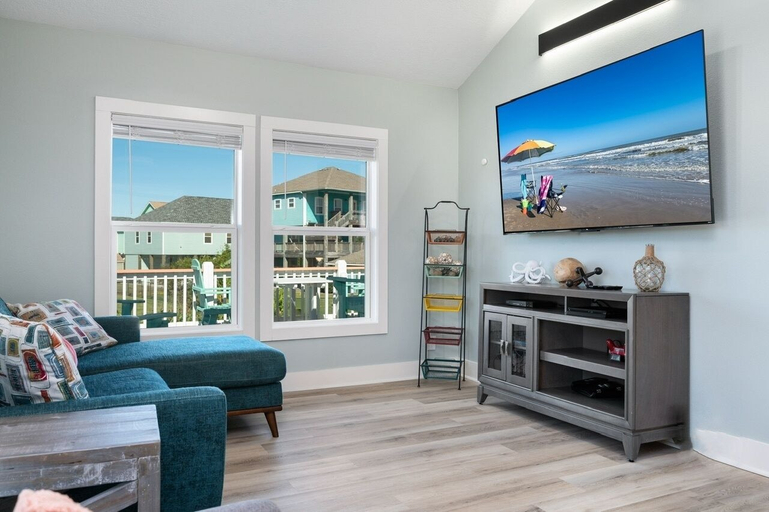 Living area 4, A Lil' Tipsea 4 Bedroom Home by RedAwning, Galveston