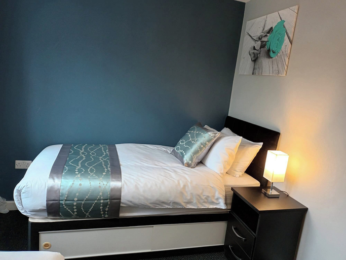 Room 3, 2 Bed House - Sleeps 6 - Parking - Wifi, Sandwell
