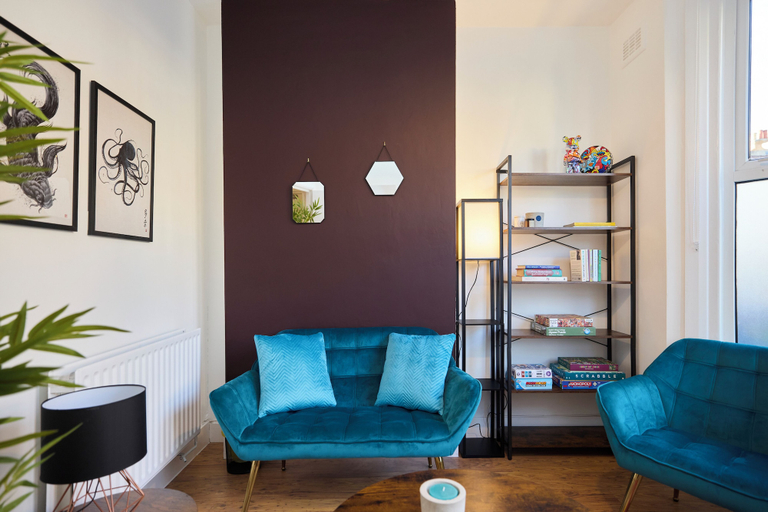 Living area 2, Tottenham Green Garden Flat, London