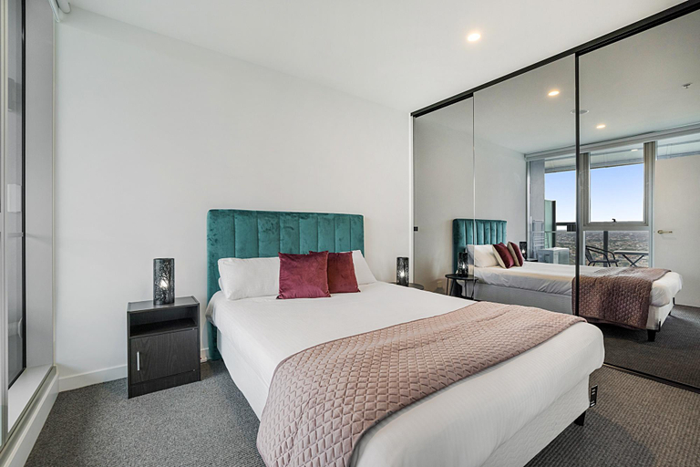 Bedroom, Gorgeous High-Rise Unit with Sky Bar, Pool and Gym, Melbourne
