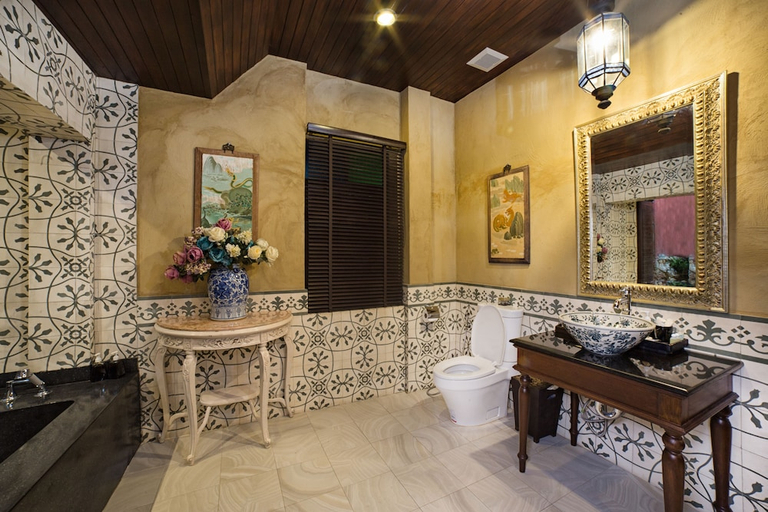Bathroom 3, Tree Tara Resort, Sai Yok