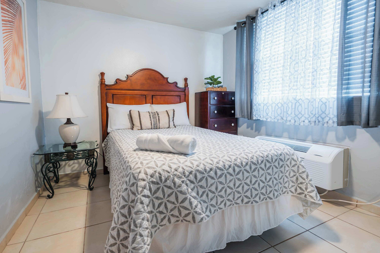 Room 4, Coral 17 Costa Brava Condo, Pool, 5 Min From Beach