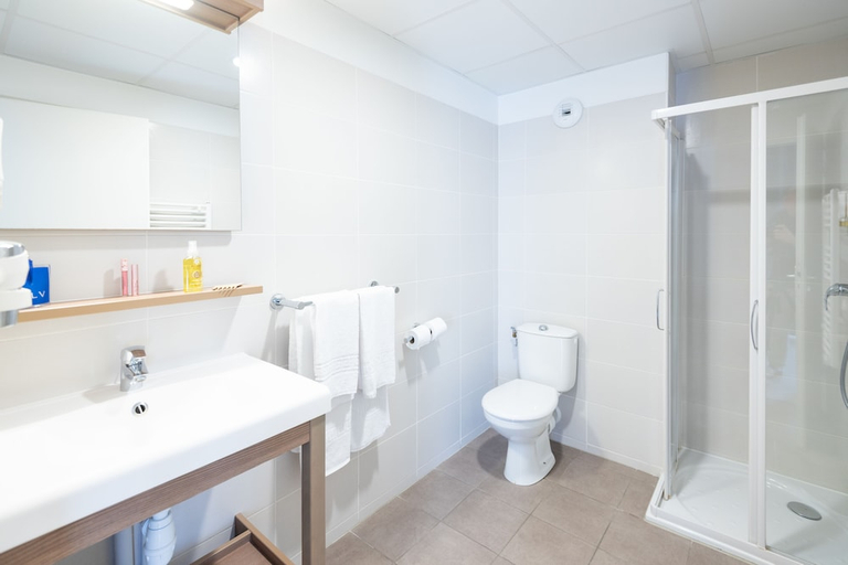 Bathroom 3, Zenitude Hotel-Residences Narbonne Centre, Aude