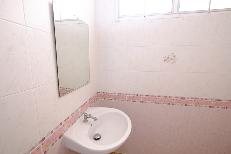 Bathroom 3, Livable Hotel, Muang Sakon Nakhon