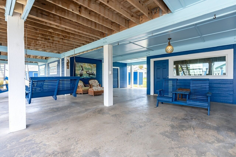 Terrace/patio 3, Yoho Hideout 4 Bedroom Home by RedAwning, Galveston