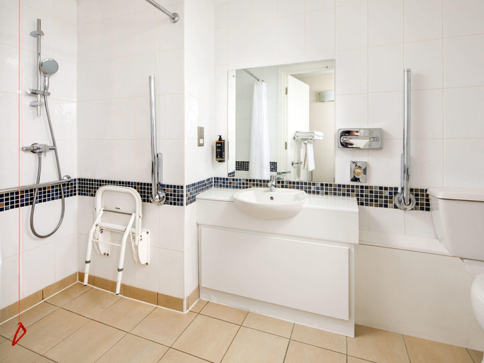 Bathroom 5, Mercure Glasgow City Hotel, Glasgow