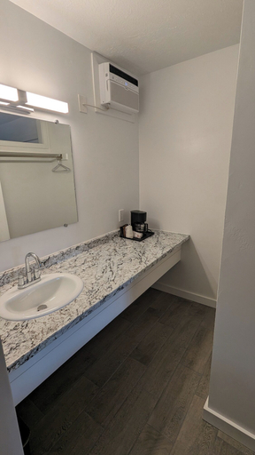 Bathroom 5, High Desert Inn, Sevier