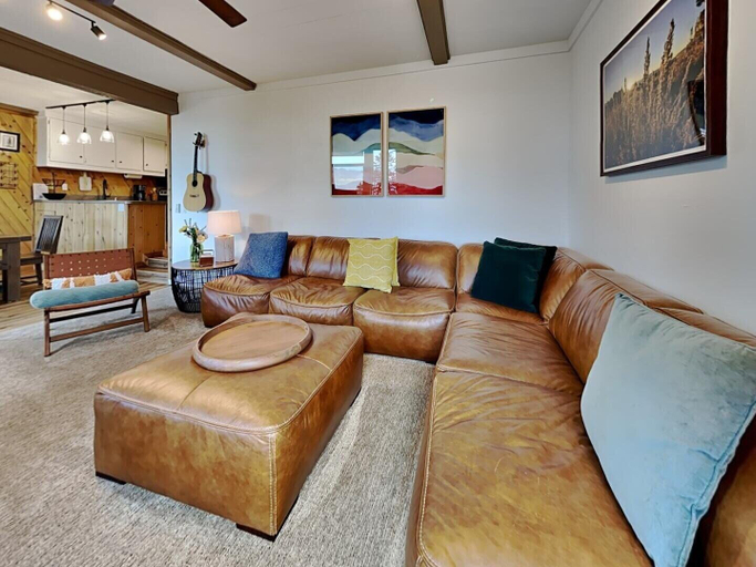 Living area 5, Spacious Slopeside Location by RedAwning, Mono