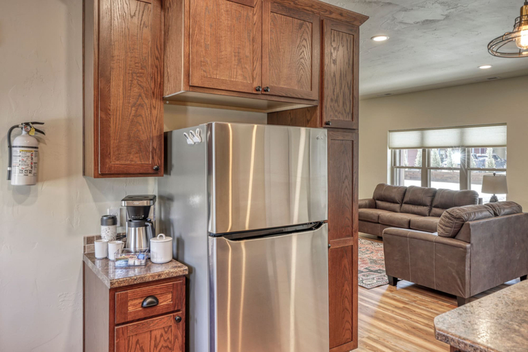 Room 3, Gold Mining Condo King Bed Modern Comforts, Pennington