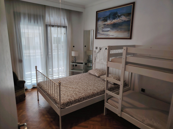 Room 3, Apartment - Sleeps 8 - Balcony - Parking, Central Macedonia