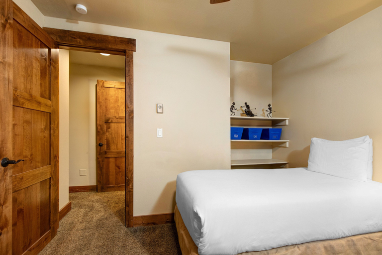 Room 2, Snow Flower 109 2 Bedroom Condo by RedAwning, Summit
