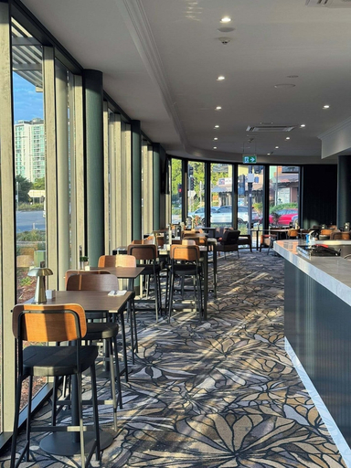 Food & Drinks 3, Hotel Kingsley, Hamilton