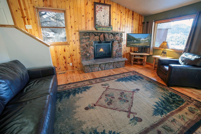 Living area 2, Lazy R Cottages: 14 2 Bedroom Cabin, Larimer