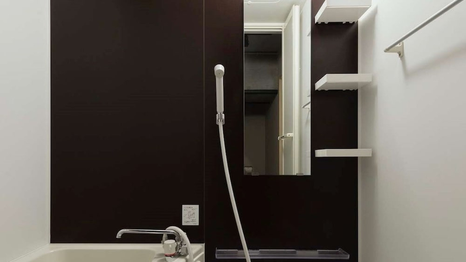 Bathroom 2, Common de - Hostel & Bar, Fukuoka