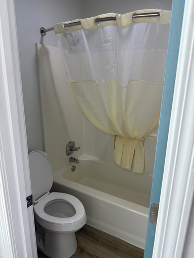 Bathroom 4, Rodeway Inn Muskogee, Muskogee