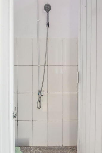 Bathroom 3, Hotel O 3m Kost Dan Homestay, Manado