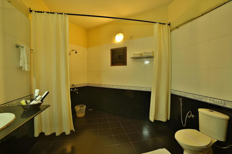 Bathroom 3, Deshadan Cliff & Beach Resort, Thiruvananthapuram
