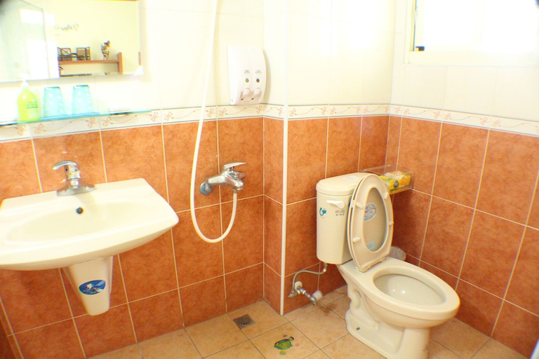 Bathroom 2, Wish-Dream Bed & Breakfast, Pingtung