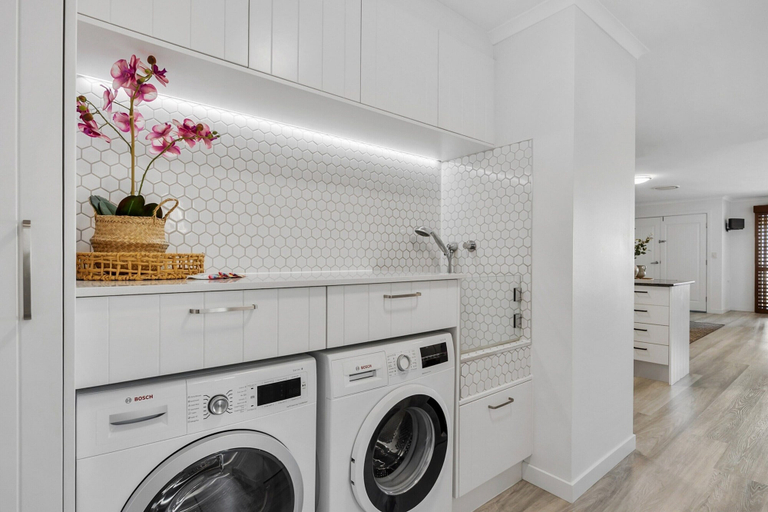 Bathroom 4, 3-bed Haven With Balcony and Bbq, 5-min to Beach, Maroochy - Coastal North