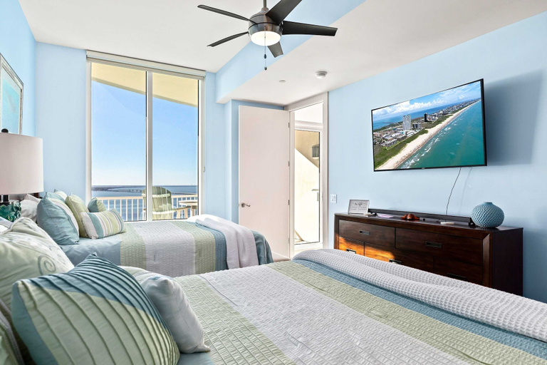 Room 4, Sapphire Beach - Breathtaking 26th Floor Views 3 Bedroom Apts, Cameron