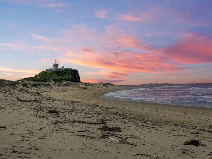 Beach 4, Charming Townhouse Steps From Newcastle Beach, Newcastle - Inner City