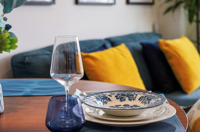 Food & Drinks, Skyline View 1 Bed Apartment Sleeps 2 - Balcony, London