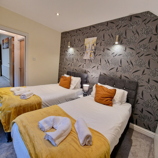 Room 4, 2-Bedroom with Free Parking in Coventry, Coventry