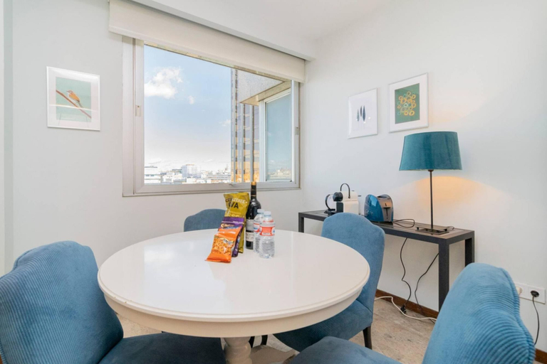 Room 2, Colon 819 in Madrid With 1 Bedrooms and 1 Bathrooms, Madrid