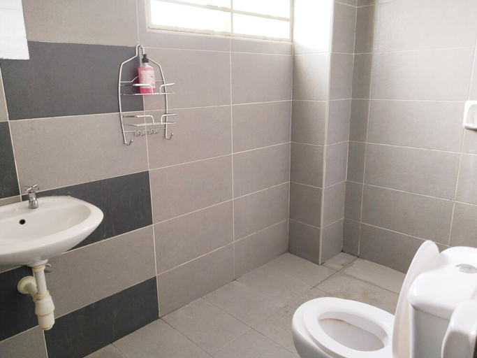 Bathroom 3, 10beds guest house Port Dickson, Port Dickson