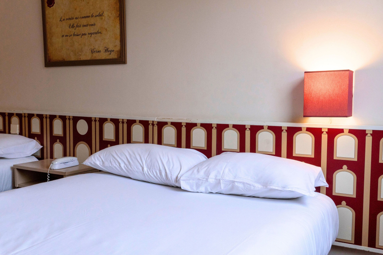 Bedroom 3, Hôtel Le Moderne, Haute-Garonne
